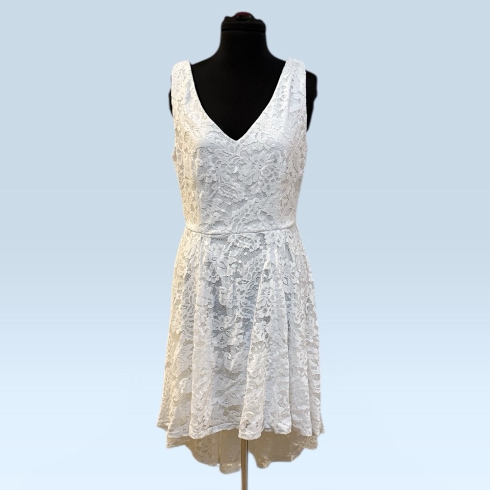 Women's White Lace V-Neck Sleeveless Dress